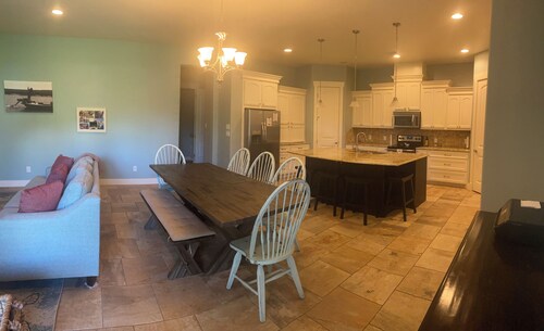 Barndo by the Bay 6 seater Golf Cart included with rental❤️