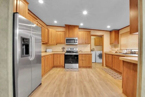 4BR Family Lodge in Gatlinburg with Hot Tub