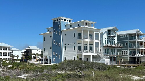 The Lighthouse: Gulf-Front, Pets OK! Spacious, Private Boardwalk, Pool, Theater