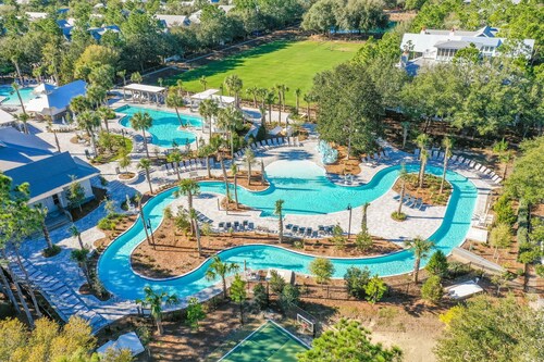 Steps to heated pools - 6-Seater LSV + Bikes + Beach Club Access