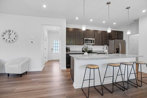 Brand new home less than 30 mins away from Louisville's favorite destinations!