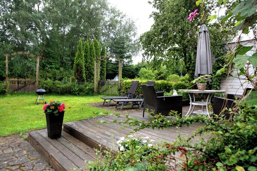 Apartment 'Green Oasis Ferienwohnung' with Shared Terrace, Shared Garden and Wi-Fi