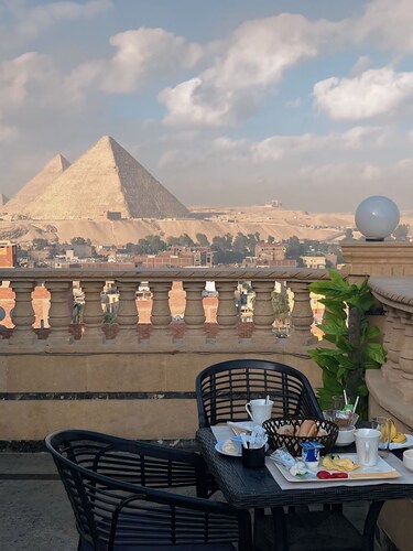 Crowne pyramids palace