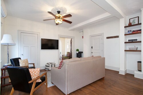 Downtown Knoxville Condo near UT