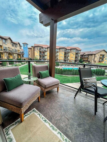 **LAKEFRONT + POOL VIEW**  3br/2bath Spacious + Beautiful Condo