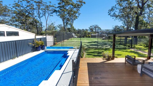 Anglesey - Pet Friendly with Pool - 4 Mins Walk to Beach