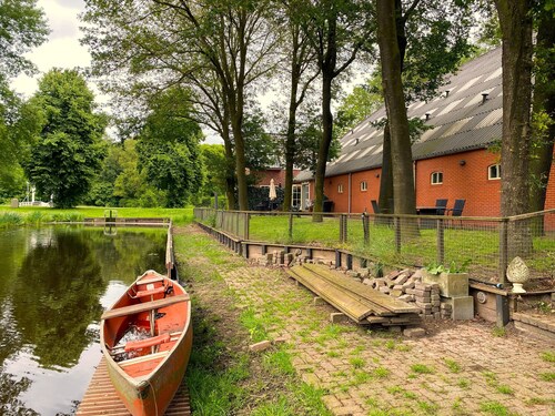 Rural luxury near riding stables with jacuzzi