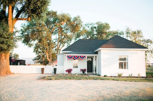 Cozy Country Farmhouse