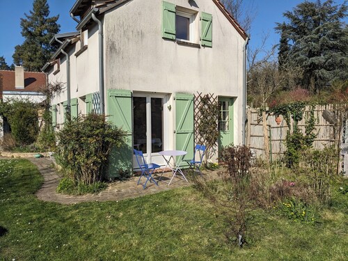 GĂźte indĂ©pendant sur une propriĂ©tĂ© privĂ©e en bordure de la forĂȘt de Rambouillet.