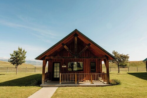 Chico Hot Springs Resort & Day Spa