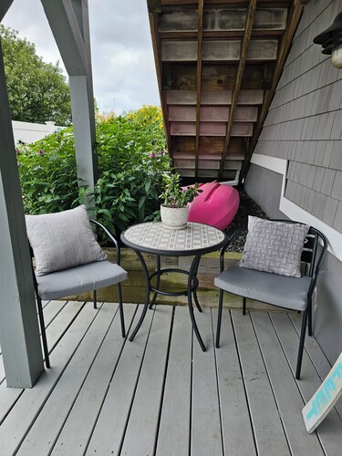 Guest Suite with Bedroom, Living Room, Dining Area, Full Bath,off street parking