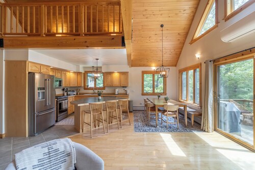 Private Oceanfront Home with Views: Hot tub, Fire pit, Game room, Yoga Deck