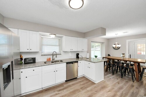 Forest Glade Retreat with Pool 25 Min to Downtown