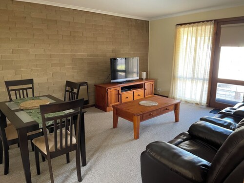 Quaint cozy cabin in the Flinders Ranges