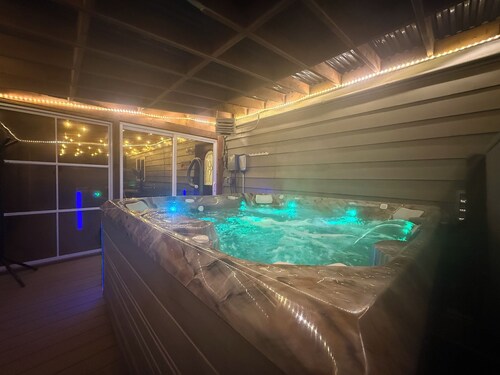 Rustic Luxury with hot tub and spa room! Large 4 bedroom 2 bath, Sleeps 12!