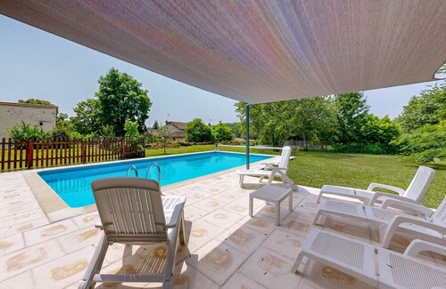 Grange entièrement rénovée - piscine - climatisée- au cœur du Périgord vert