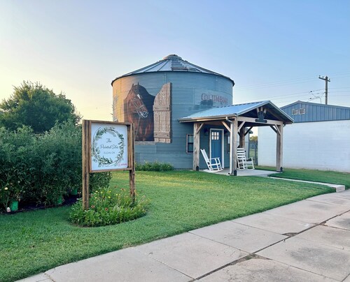 The Painted Silos - The Horse Bin. Elgin, Ft Sill and Lawton areas.