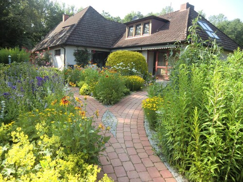 Ferienwohnung 'Fewo Birkenallee - Apfel' mit privater Terrasse, privatem Garten und WLAN