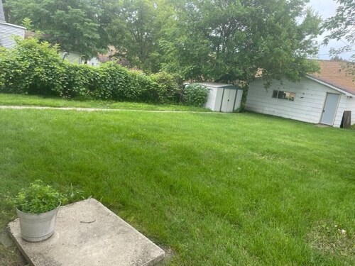 Home in DT Libertyville great for Navy Graduations