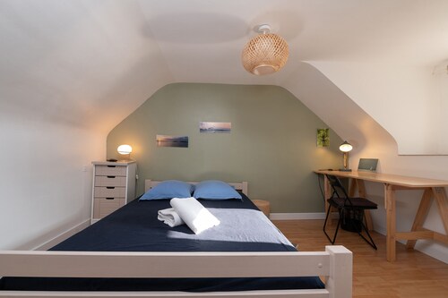 Studio Apartment 'L'idéal Proche Mer Et Vannes' with Wi-Fi