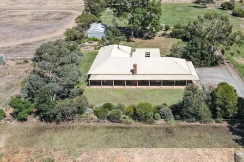 Relaxing Family Farmstay 7 minutes to Shepperton CBD