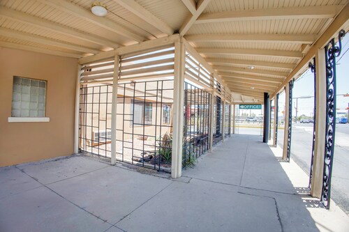 Sands Motel By OYO El Paso Near Airport