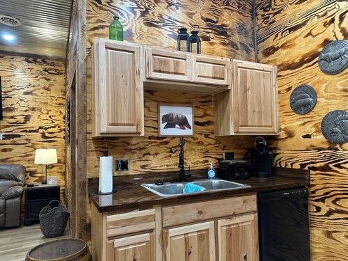 Trailside Lodge | 10 Sec to Trail, Hot Tub + Fire Pit