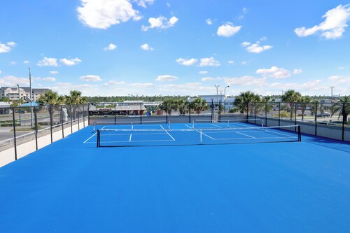 Penthouse in Paradise!! Private Parking! Unit 1004, 4 bed 3 bath, Sleeps 10