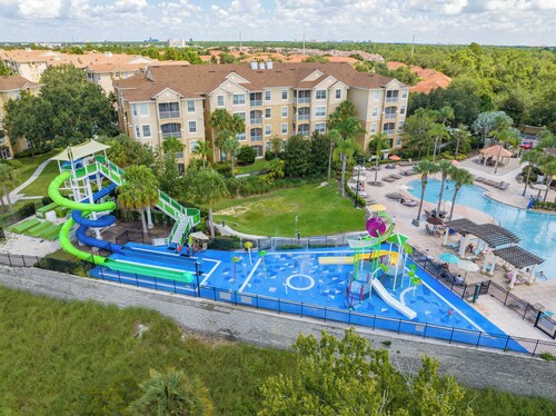 3-bedroom townhome in delightful Kissimmee with WiFi, AC, and Cable TV.