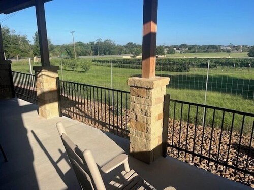 Edge of Main 3-Vineyard views!