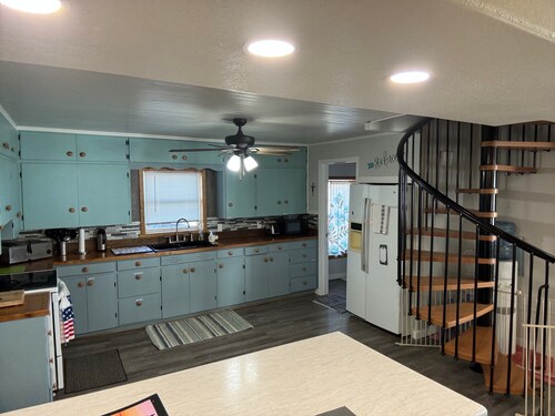 Copper Top Lake Cottage: Peaceful Lakefront Getaway on Scatterwood Lake –