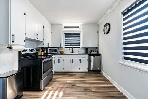 Outdoor Sauna|Hot Tub|Playroom|Port Dallhousie