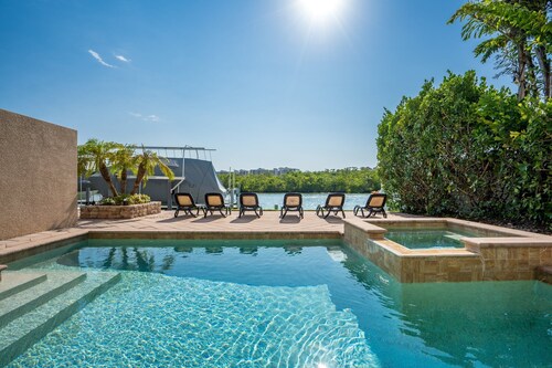 MarcoWaterfront-BalconyViews-Pool+Spa-Fishing