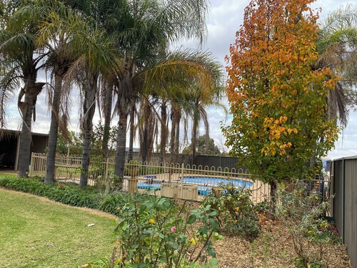 Peaceful 4br home with pool. Room for the whole family including your fur babies