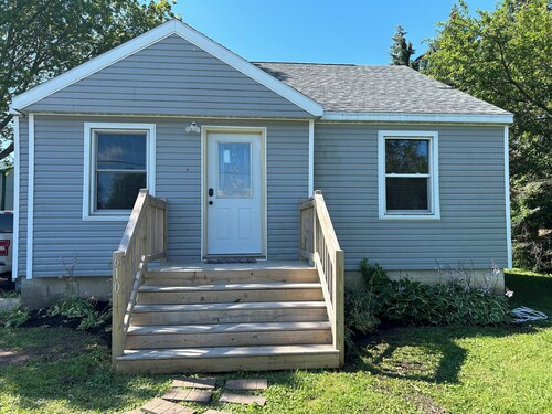 Charming Algoma retreat - 10 min. Walk to the Beach