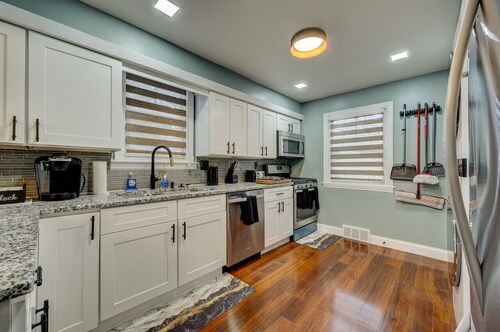 South Euclid Home 10 Minutes to Cleveland Clinic