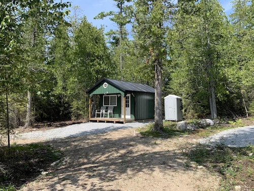 Henry's Cabin - Johnswood Off Grid Cabins on Drummond Island