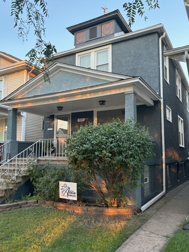 Charming 3-BR home on a cobblestone street near the Lake Michigan lakefront.