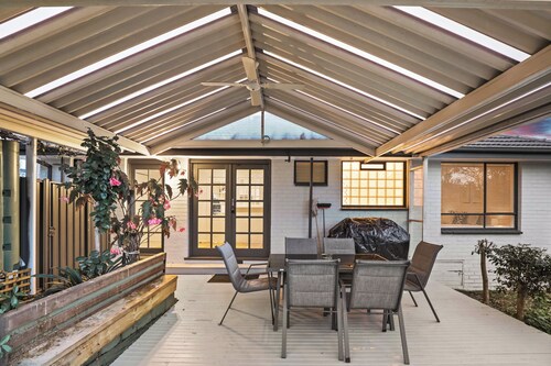Sunbury large family home close to airport macedon ranges newly renovated