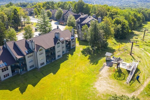 Cozy Slopeside Escape - Ski-In/Out Condo at Okemo