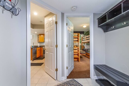 True Ski in/Ski out with Pool, Hot tubs & Firepits