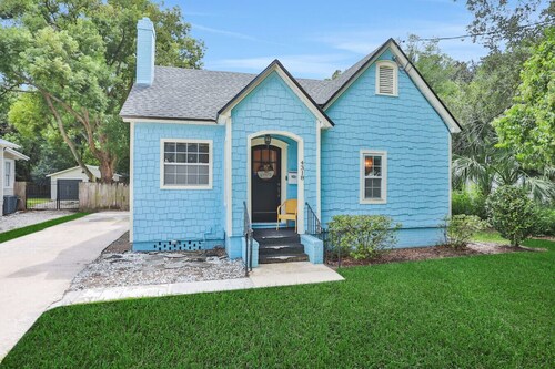 Entire house in Avondale, walking distance to shops