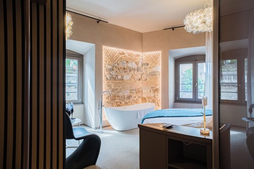 163 Boutique Hotel