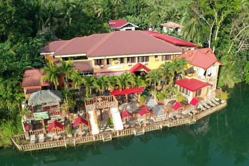 Stefanie Grace Paradise Inn & Restobar