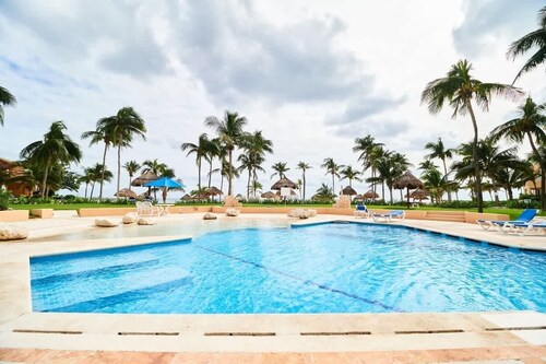 BeachFront Appt with Amazing Pool in Puerto Aventuras