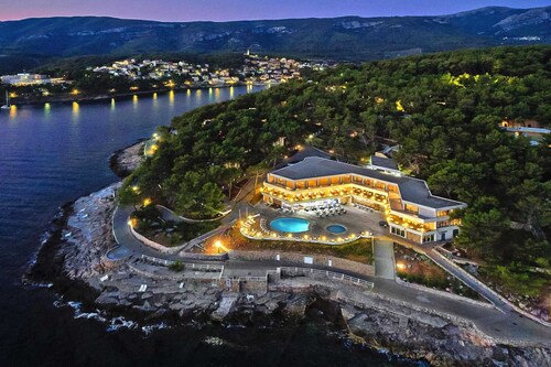 Apartments Fontana Resort in Jelsa, With Swimming Pool