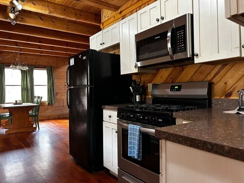 Cozy Cabin your perfect pet friendly mountain escape