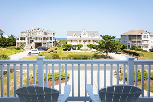 Semi-Oceanfront Retreat w/ Pool, Theater, Elevator