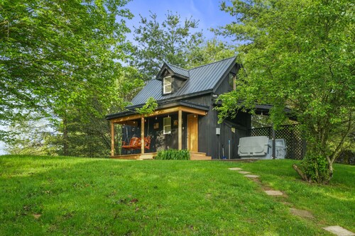 Love Shack Cabin | Hocking Hills