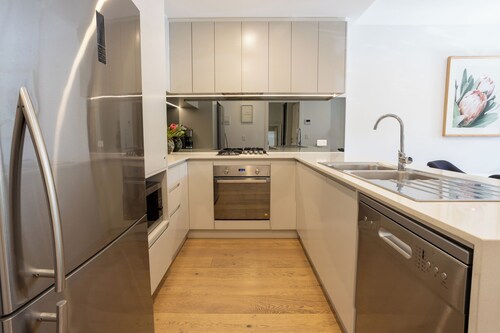 Stylish Ground-floor stay near Austin Hospital - Walk to Cafes & Yarra Trails